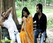 Indian Hot Kissing - Girlfriend with Boyfriend, Prank in Saree from indian hot vavi saree sexasur se chudai ka video www com inndi