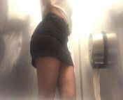 My girl records herself in a public bathroom and sends me by whatsapp from 新加坡武吉知马约炮whatsapp： 601128624385奶白奶大 son