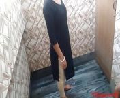 Girlfriend ko bathroom PE dabake chudai from indian girl toilt pe tillage girl