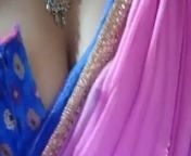 Bhabhi showing boobs in tight blouse from babilona in tight blouse showing big boob masala