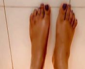 She’s showing her full legs and feets from girl sexy bathroom asnan