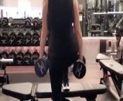 Ariel Winter with blond hair, working out from hande erçel turkish actress
