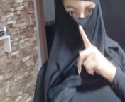 Real Sexy Amateur Muslim Arabian MILF Masturbates Squirting Fluid Gushy Pussy To Orgasm HARD In Niqab from muslims aunty