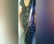 Amma's Black Saree Hip and Navel Seduction from tv arties maheswari hotsaree navel
