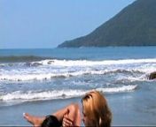 Lesbian sex on the beach for Carol Sampaio and Ane Ferrari from carole milf de 45 ans amene sa copine adeline