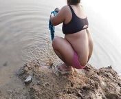 Hot desi sexy girl having fun here with village boyfriend taking bath on river. from aunty bathing river