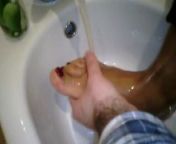 Slutty woman friend foot wash - Lavaggio piedino amica troia from foot wash 3gp