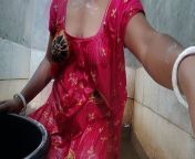 Indian bhabi Nahate huye cht me ungli krte huye || bangali boudi bathing || from indian bangali bath
