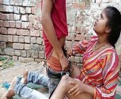 Indian Desi village hot girl called her boyfriend and fucked her in the open behind the house. from indian desi village girl jungle me mangle sex do