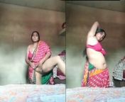 Desi hot performance video Village girl from desi sexy village girl open her saree and fucking