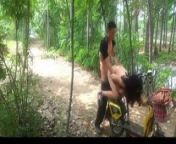 Paysan Chinois fornique une amie sur sa mobilette from taiwan ami girl naked outdoors