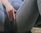 Gamer girl desperate to pee in jeans! from 大神游戏软件在哪里下载ee3009 cc大神游戏软件在哪里下载 wfg