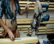 Sexy girl replace the blade on a Miter Saw - Hot woodworking part 1 from hoja