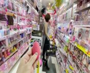 A Japanese girl goes shopping with a remote rotor in her vagina and comes many times... from 一手数据一手shuju18 com一手数据印度购物数据网址shuju18 comou东南亚宝妈数据 tbd