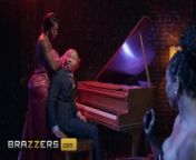 Brazzers - Ricky Johnson Rehearses The Sex Scene With Kira Noir & Ebony Mystique To Make It Perfect from dokota johnson hot scene