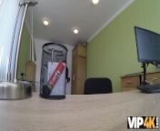 VIP4K. Stunner gémit de plaisir pendant les rapports sexuels avec le créancier corné from cid officer janvi