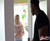 Hijab Arabic Alinaangel W BBC Jax Slayher P2- الينا انجل بالحجاب تنتاج من الفحل الاسمر جاكس سلاير ج٢ from bangla wife doggy sex